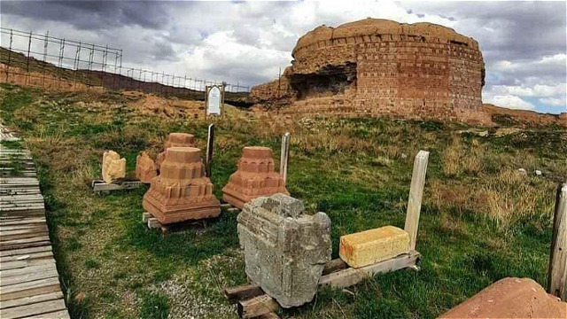 ضرورت آزادسازي عرصه و حريم مجموعه ربع رشيدي تبريز