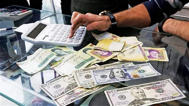 مسؤلين دنبال راهکار اساسي براي کنترل بازار ارز باشند