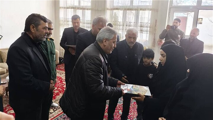  تجلیل از خانواده شهدای جنگ رمضان در آذرشهر و عجب‌شیر